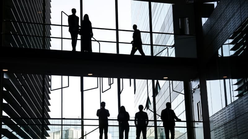 Croissance faible, pas de gouvernement ni de budget et pourtant les entreprises continuent à embaucher: les contrats signés augmentent de 2,1% sur un an
