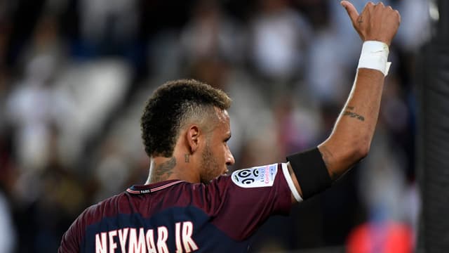 Le PSG dévoile de nouveaux articles textiles à l'effigie de Neymar. 