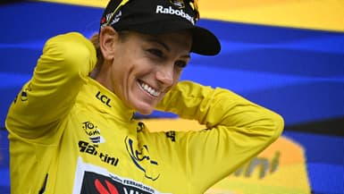 Pauline Ferrand-Prévot enfile le maillot jaune du Tour de France féminin, 3 août 2025
