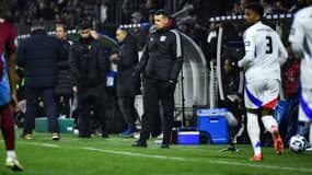 La moue dépitée de Pierre Sage face au match de ses hommes, le 15 janvier 2025, face à Bourgoin-Jallieu