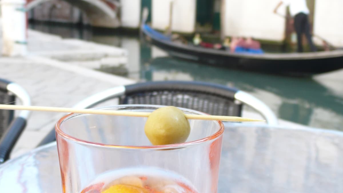 Le Spritz, cocktail aux accents italiens. Le Spritz, cocktail aux accents italiens.