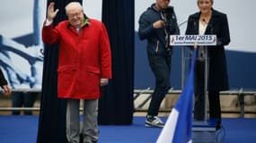 Jean-Marie Le Pen et sa fille Marine Le Pen le 1er mai 2015 à Paris