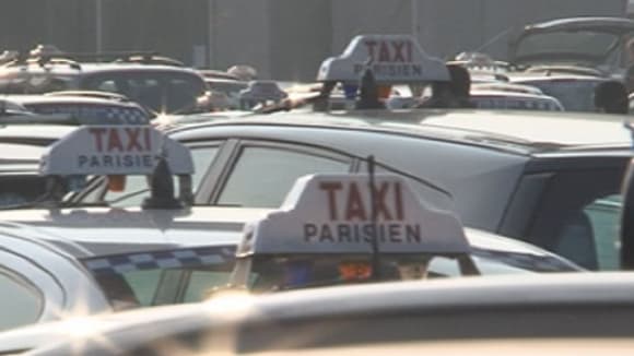 Les taxis protestent contre la concurrence des voitures de tourisme avec chauffeurs Les taxis protestent contre la concurrence des voitures de tourisme avec chauffeurs