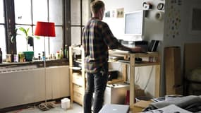 Travailler debout rend plus efficace... juste parce que c'est très inconfortable?