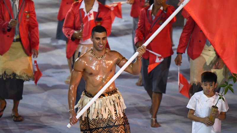 Pita Taufatofua, porte drapeau des Tonga aux JO 2016.