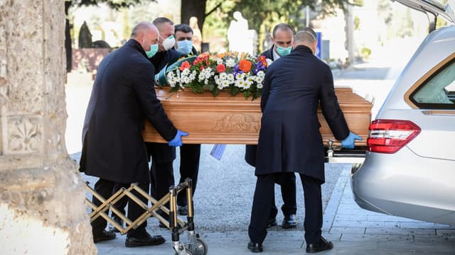 Les enterrements sont autorisés en France (image d'illustration)