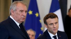 François Bayrou et Emmanuel Macron au Palais Beaumont à Pau (Pyrénées-Atlantique), le 18 mars 2022.