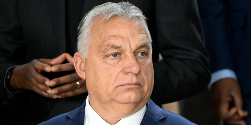 Le Premier ministre hongrois Viktor Orban pose pour une photo de famille lors de la Conférence des Nations Unies sur le changement climatique (COP29) à Bakou, le 12 novembre 2024.