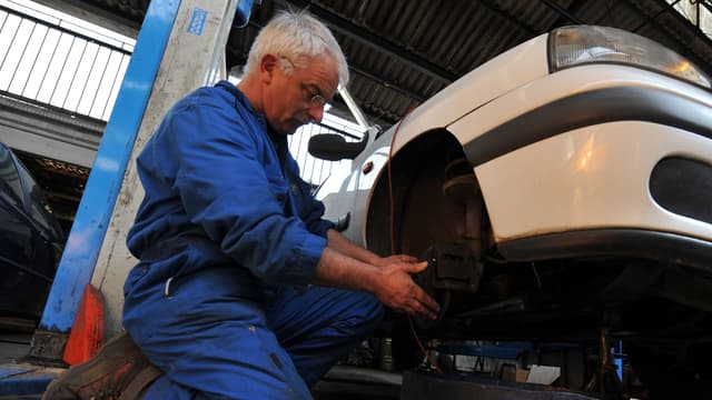 La France se distingue par un taux d’emploi des 60-64 ans particulièrement faible (33 % contre 47 % en moyenne dans l'Union européenne).