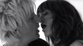 Nicola Sirkis et Asia Argento dans le clip de "Gloria".