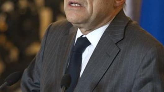 Lors d'une conférence internationale sur la Syrie à Paris, le chef de la diplomatie française Alain Juppé a déclaré: "Nous devons maintenir la pression sur le régime syrien. Cela passe par le renforcement des sanctions, qui ont un impact sur les autorités