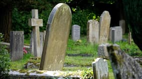 Des tombes dans un cimetière (photo d'illustration).
