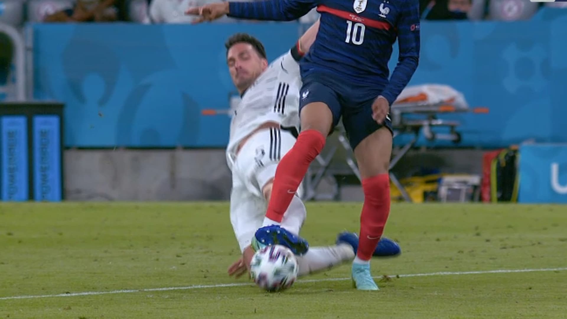Hummels tacle Mbappé Hummels tacle Mbappé