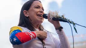 La leader de l'opposition vénézuélienne Maria Corina Machado participe à une manifestation organisée par l'opposition à Caracas, au Venezuela, le 9 janvier 2025.