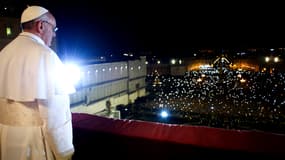 Certains évêques italiens étaient tellement assurés de la victoire d'Angelo Scola, qu'ils avaient émis un communiqué pour annoncer sa victoire. Après que Jorge Bergoglio se soit montré au balcon de la place Saint-Pierre, ils ont rapidement rectifié l'info