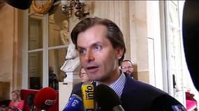 Collège: Larrivé conseille à Valls de prendre "une tasse de camomille"
