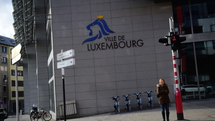 L'auteur présumé de la fuite de dizaines de milliers de pages d'accords fiscaux entre le Luxembourg et des multinationales ayant déclenché le scandale LuxLeaks a été convoqué et inculpé de vol et blanchiment.