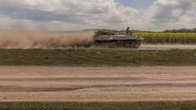 Un char ukrainien dans la région de Soumy, près de frontière avec la Russie, le 11 août 2024