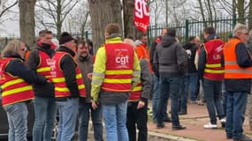 Des membres de la CGT se sont rassemblés ce vendredi devant la sous-préfecture de Dunkerque.