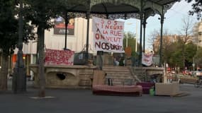 Plusieurs dizaines de jeunes migrants ont pris place sur la Canebière à Marseille.