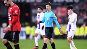 L'arbitre Benoît Bastien lors de Rennes-PSG (1-0)