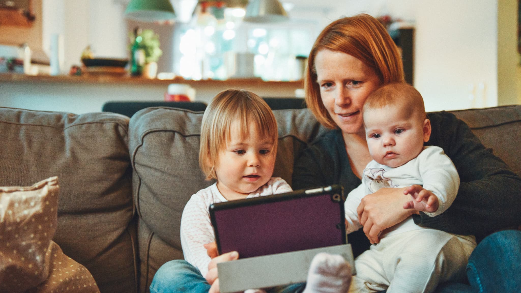 Trouver un baby-sitter le soir du Nouvel An peut parfois relever du parcours du combattant. Trouver un baby-sitter le soir du Nouvel An peut parfois relever du parcours du combattant.
