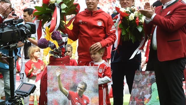 Philipp Lahm a reçu une énorme ovation de l'Allianz Arena pour son dernier match avec le Bayern.