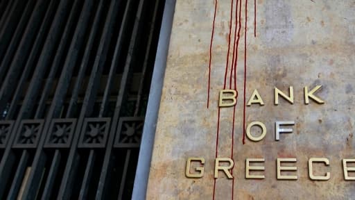La façade de la Banque nationale grecque le 13 février, après des manifestations anti-rigueur à Athènes.