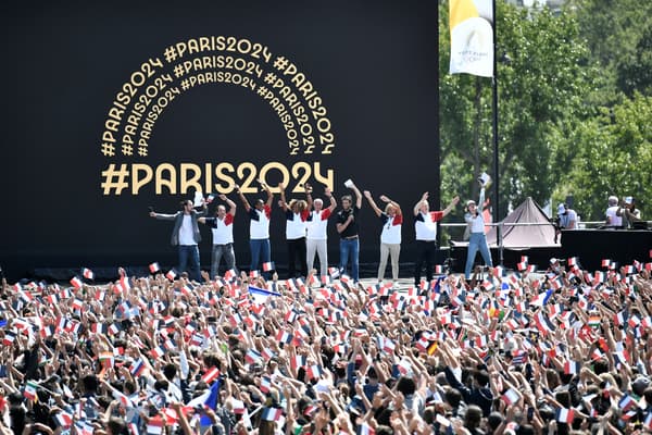 La foule réunie au Trocadéro pour lancer Paris 2024