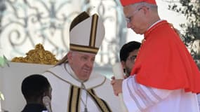 Le pape François et le cardinal Robert Francis Prevost, futur pape Léon XIV, le 30 septembre 2023 au Vatican.