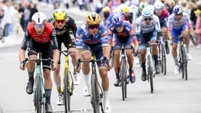 Le peloton du Tour de France lors de la 2e étape, le 6 juillet 2025