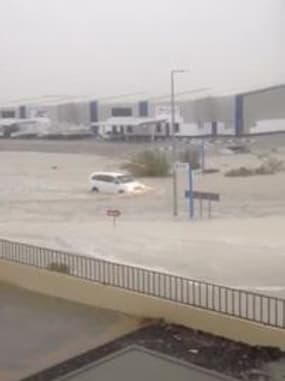 Pluie et inondations à Dubai - Témoins BFMTV