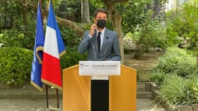 Le porte-parole du gouvernement, au sortir d'un conseil de défense, le 11 août 2021.