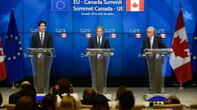 Le Premier ministre canadien, Justin Trudeau, aux côtés de Donald Tusk et Jean-Claude Juncker, respectivement Président du Conseil européen et Président de la Commission européenne. (image d'illustration) 