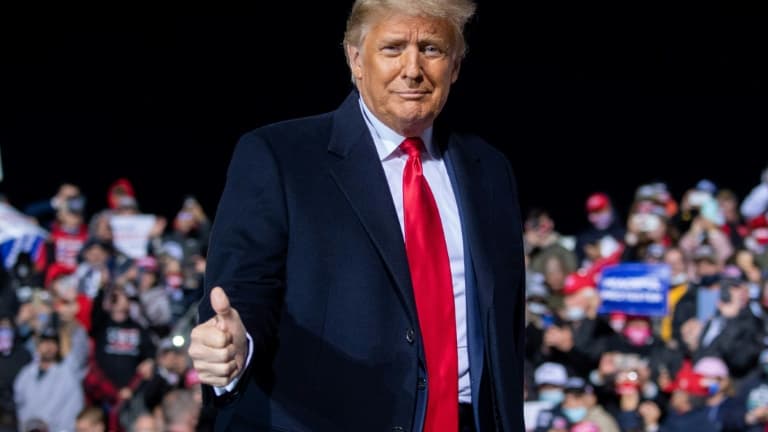 Le président américain Donald Trump participe à un meeting de campagne Make America Great Again  à Johnstown, en Pennsylvanie, le 13 octobre 2020