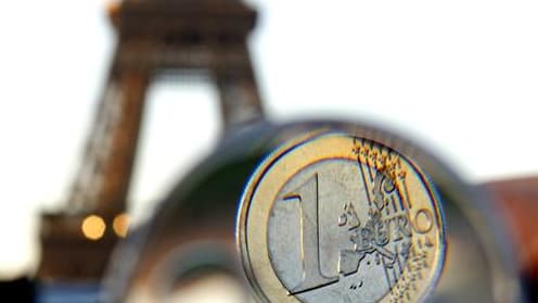 Un Français sur deux estime que l'euro a été plutôt une mauvaise chose pour son pays et pour lui-même mais une large majorité souhaite le conserver, selon un sondage Ifop pour le Journal du Dimanche. /Photo d'archives/REUTERS/Jacky Naegelen
