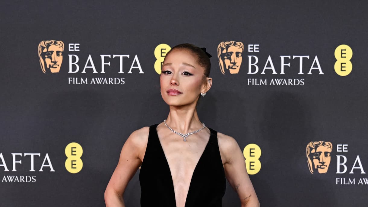 Ariana Grande dimanche 16 février lors de la 78e cérémonie des British Academy Film Awards.