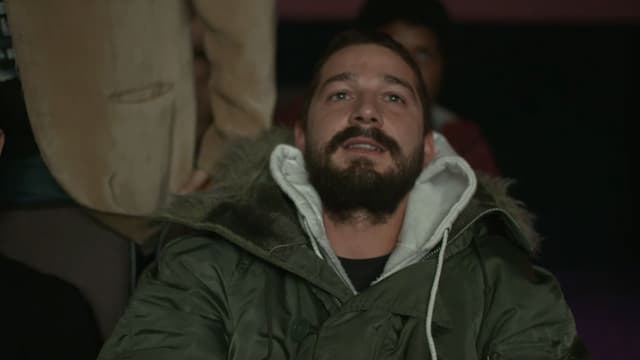Shia Labeouf en train de regarder tous ses films in extenso.