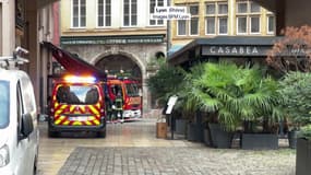 Trois personnes ont été blessées lors d'une explosion dans un restaurant rue de la Monnaie, à Lyon, le 30 septembre 2025.