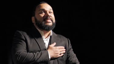 Le geste de la quenelle de Dieudonné peut-il être puni par la loi? Un député UDI veut se pencher sur la question.