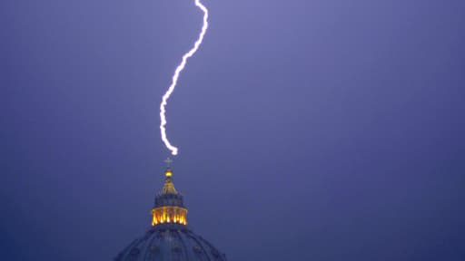 Par chance, plusieurs photographes étaient là pour capturer la scène.