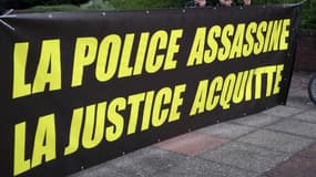 De 300 à 400 personnes se sont rassemblées lundi soir devant le tribunal de Bobigny 