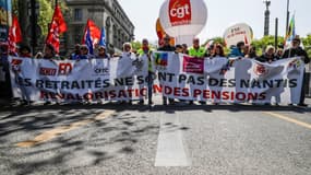 A Paris, les retraités marchaient derrière une banderole proclamant : "Les retraités ne sont pas des nantis, revalorisation des pensions". 