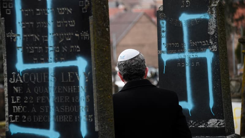 Des croix gammées découvertes sur des tombes à Quatzenheim, le 19 février 2019. 