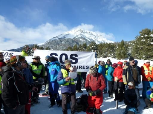 Des professionnels de la montagne manifestent pour revendiquer leur devoir d’assistance aux migrants à Névache, dans les Alpes françaises, le 17 décembre 2017 Des professionnels de la montagne manifestent pour revendiquer leur devoir d’assistance aux migrants à Névache, dans les Alpes françaises, le 17 décembre 2017
