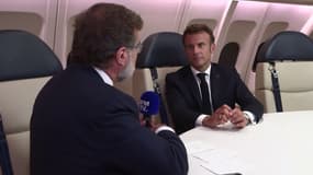 Emmanuel Macron sur BFMTV dans l'avion présidentiel de retour de New York, le 21 septembre. 