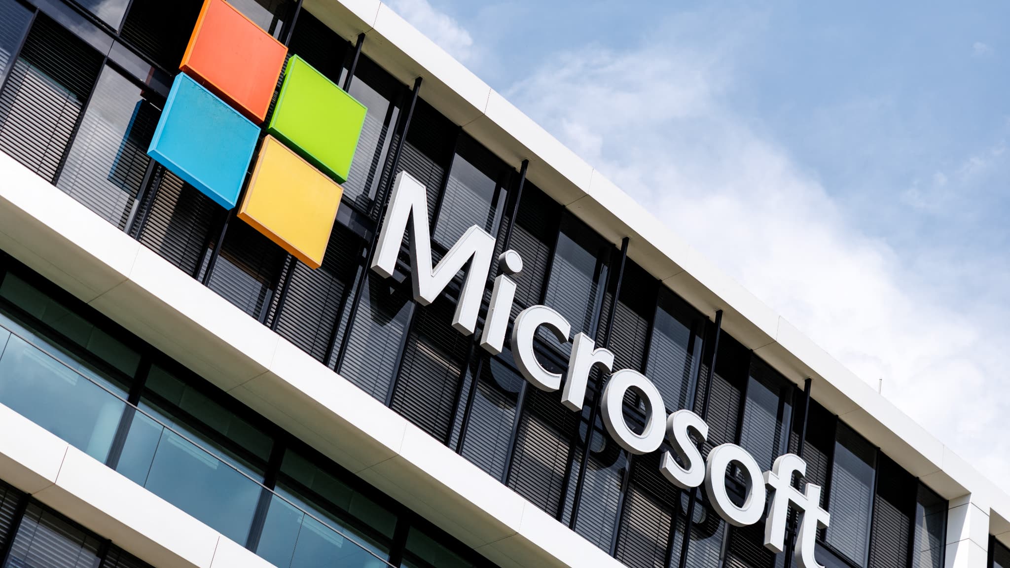 MICROSOFT: HOP, L'UFC QUE CHOISIR ET 20 ORGANISATIONS LANCENT UNE PÉTITION CONTRE L'OBSOLESCENCE DE 400 MILLIONS DE PC SOUS WINDOWS 10