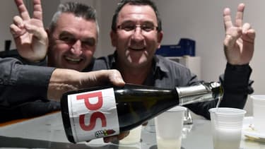 Avec 28 départements qui ont basculé de la gauche à la droite, de nombreuses sections du PS n'ont pas eu l'occasion de sabrer le champagne dimanche soir.