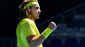 Le Grec Stefanos Tsitsipas pendant son match contre le Suédois Mikael Ymer au 3e tour de l'Open d'Australie le 13 février 2021 à Melbourne