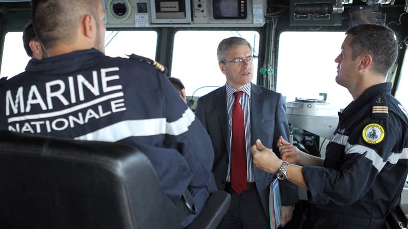 Le préfet de Haute-Corse Alain Thirion, le 2 juin 2015, à Bastia, sur le chasseur de mineurs Orion